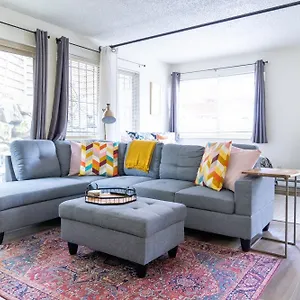 King Bed + Studio! Free Parking, Patio, Wfh Space! Apartment